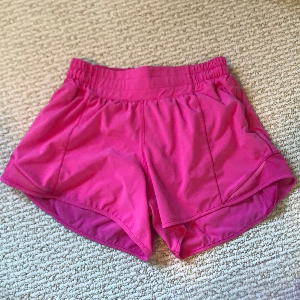 Lululemon Hotty Hot Low Rise shorts - Pink size 4